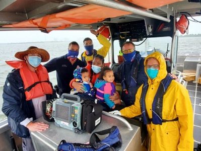 Family saved thanks to flares