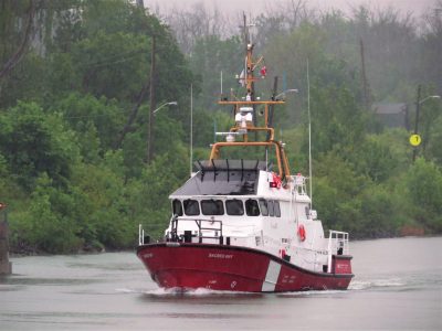 Flare helps save fishing crew in fog