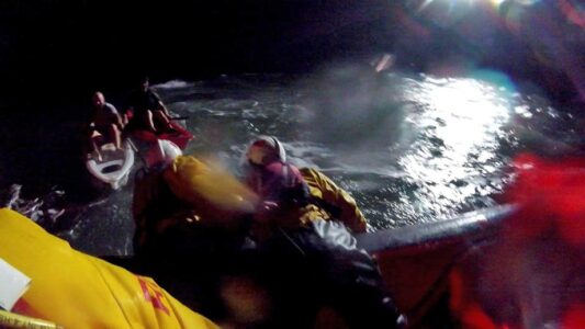 Kayakers should carry flares to summon help
