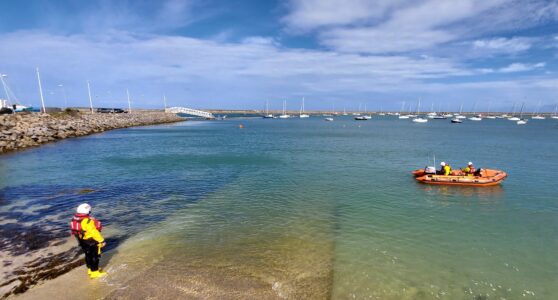 Boaters urged to carry distress flares